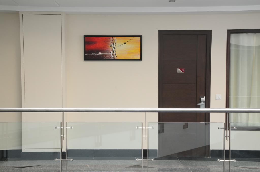 Hotel Gulnar ニューデリー エクステリア 写真