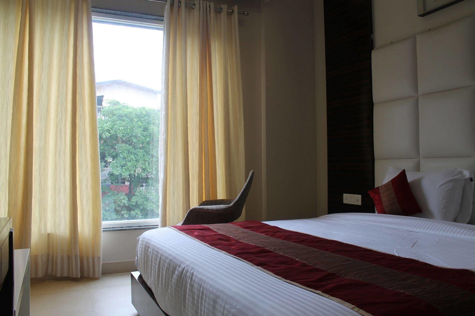 Hotel Gulnar ニューデリー 部屋 写真