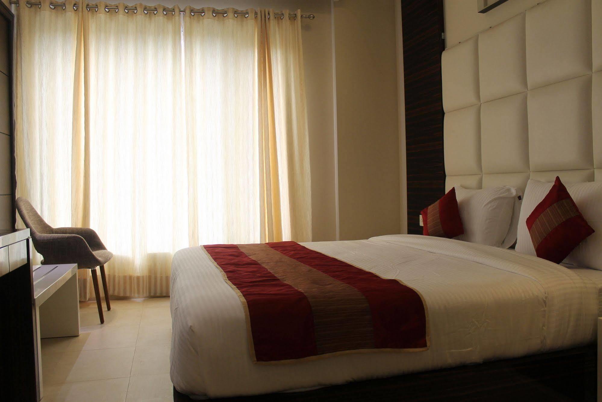 Hotel Gulnar ニューデリー 部屋 写真