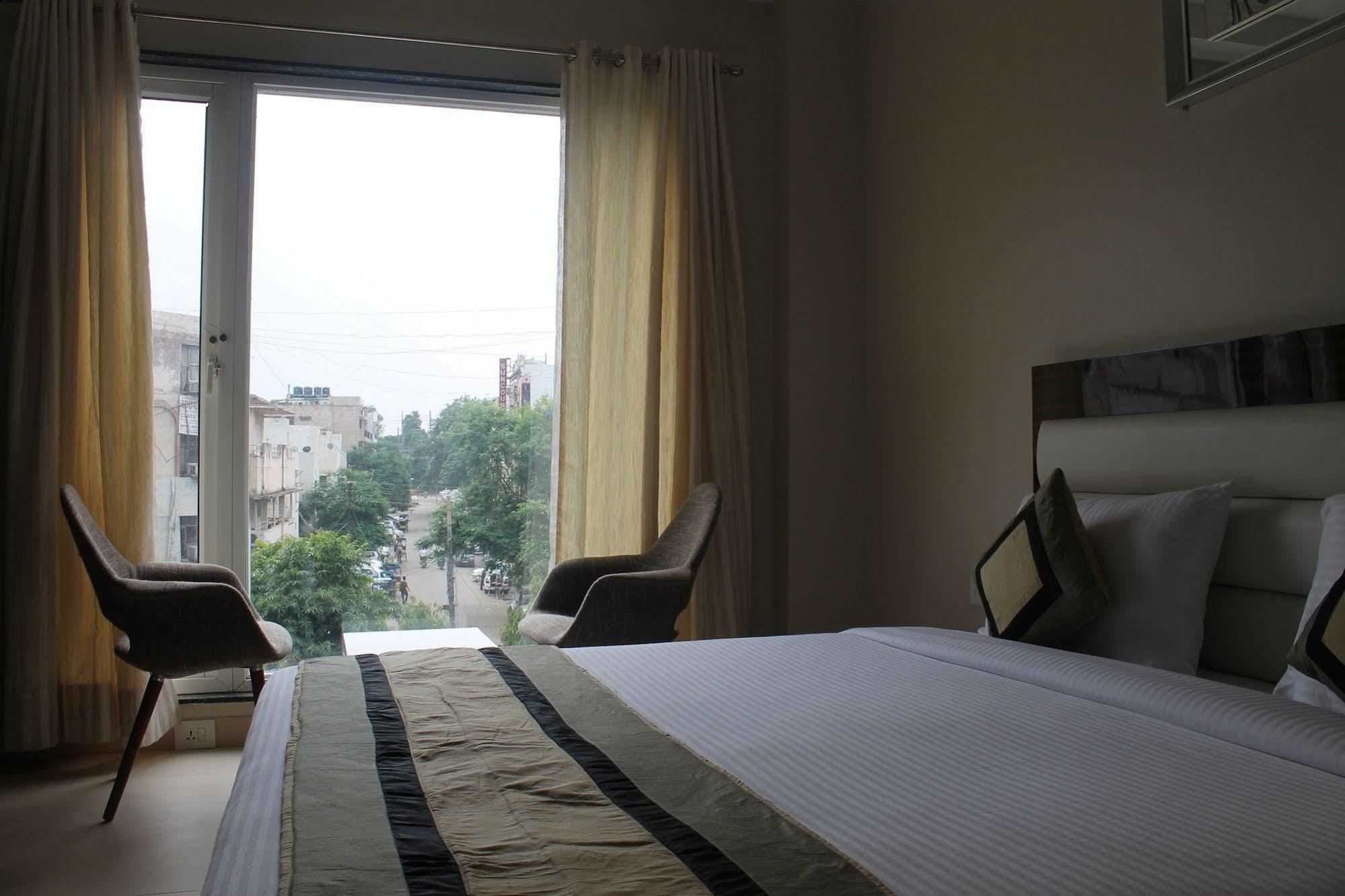 Hotel Gulnar ニューデリー 部屋 写真